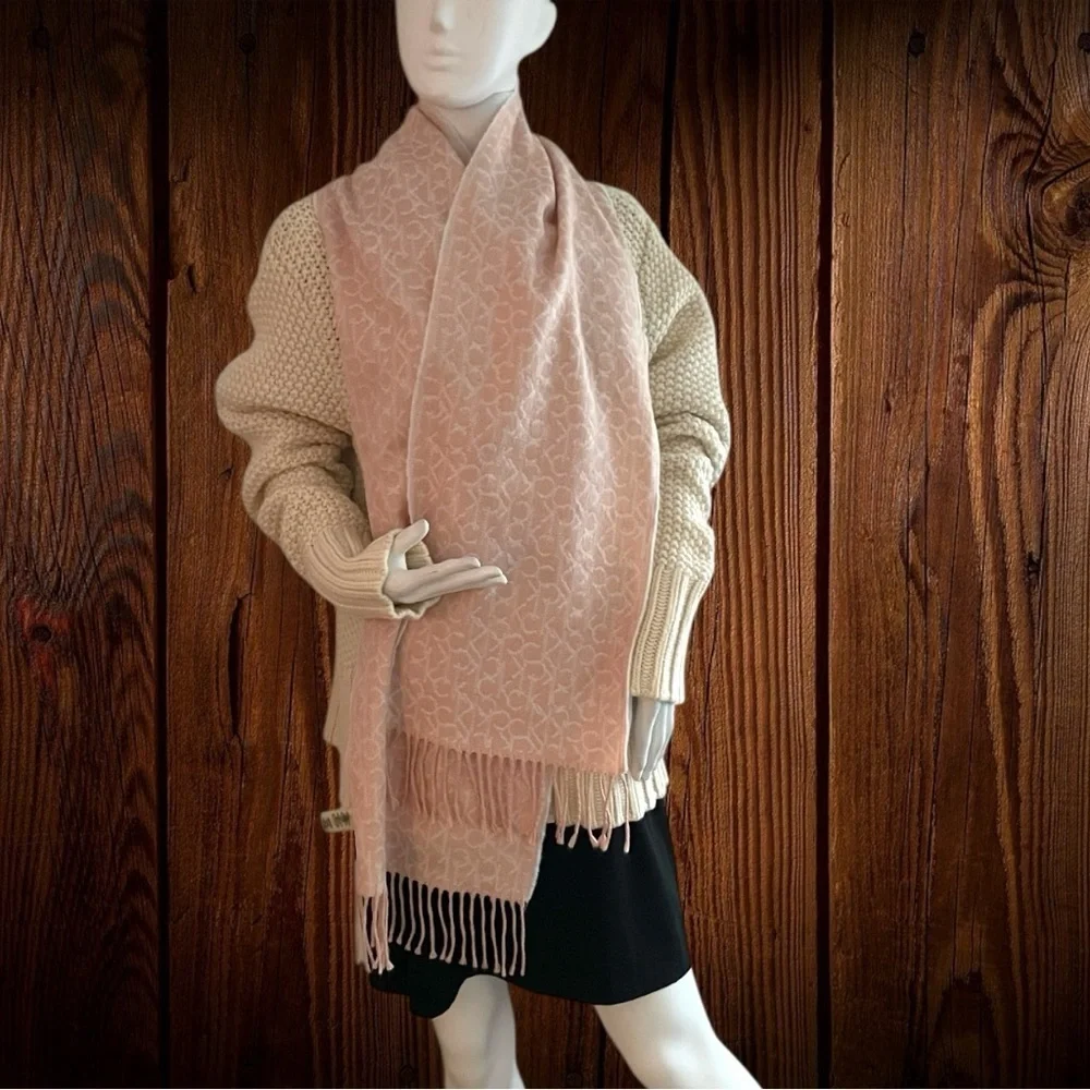 CALVIN KLEIN Classic Logo Pattern Winter Scarf/Light Peach and White Double Face